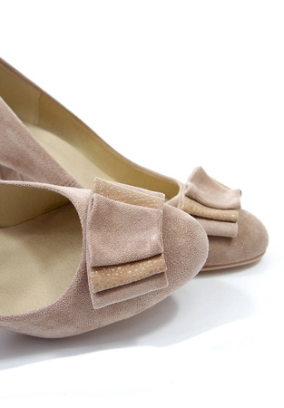 Damskie beżowe czółenka zamsz słupek