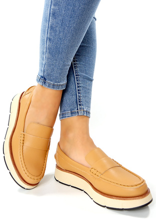 Damskie camelowe rude brązowe wciągane klasyczne mokasyny na koturnie ze skóry